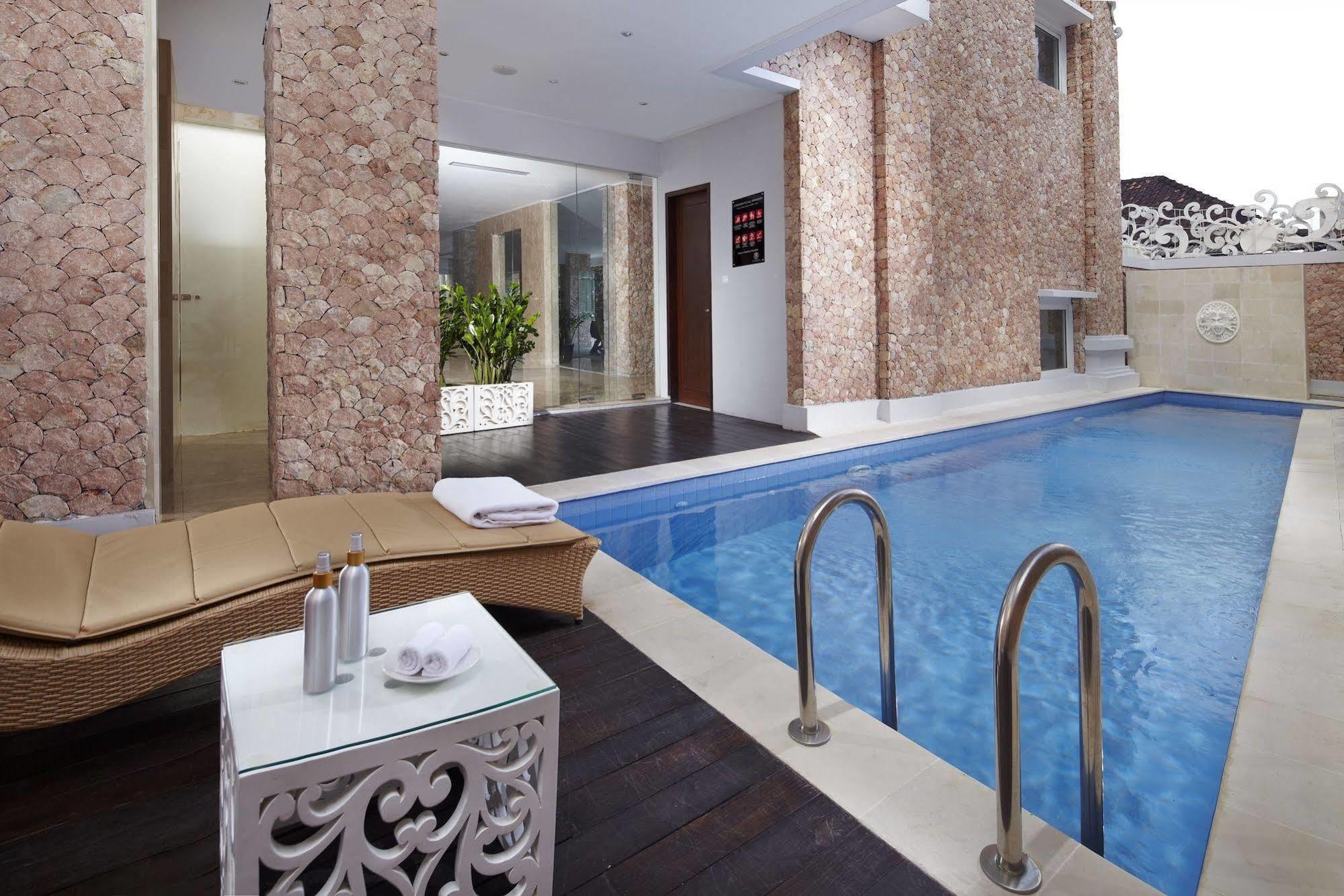 Kuta Angel Hotel - Luxurious Living Buitenkant foto
