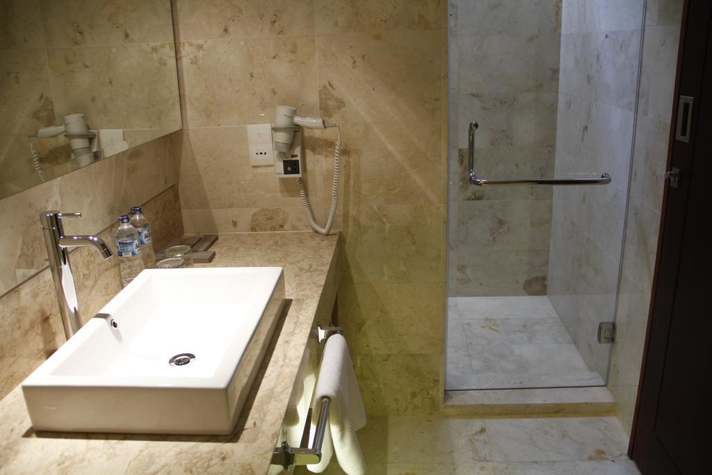 Kuta Angel Hotel - Luxurious Living Buitenkant foto